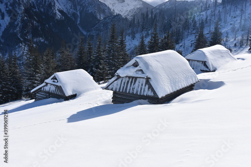 Tatry, zima w mroźny dzień, Dolina Kościeliska i szlak na Polanę na Stoły
