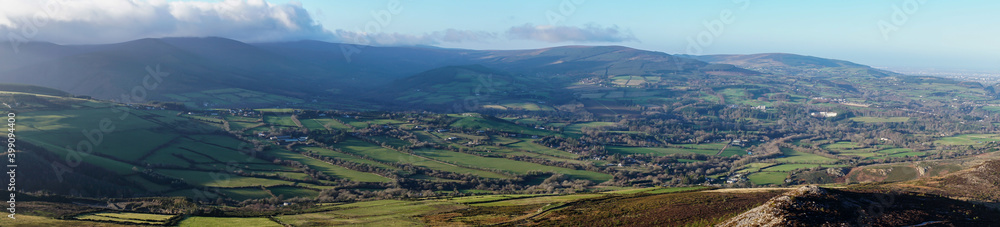Obraz premium Panoramic view from the top of Great Sugar Loaf in Ireland, Wicklow near Dublin. Amazing weather
