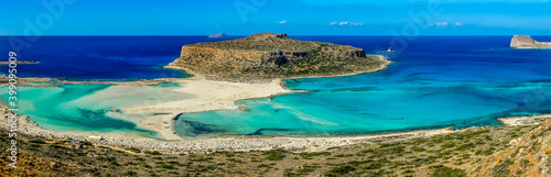 Fototapeta Naklejka Na Ścianę i Meble -  The view of Balos Beach and Gramvousa, Crete on a bright sunny day