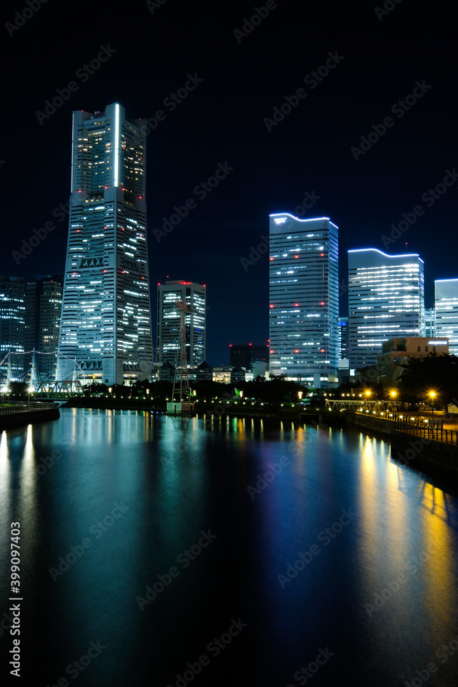 Obraz premium 大さん橋からの横浜みなとみらいの夜景