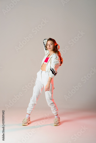 Fototapeta Naklejka Na Ścianę i Meble -  Young beautiful dancer posing on a studio background