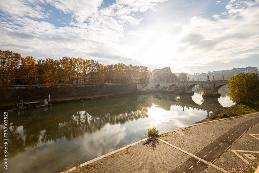 Naklejka premium Sunset over Tiber river in Rome