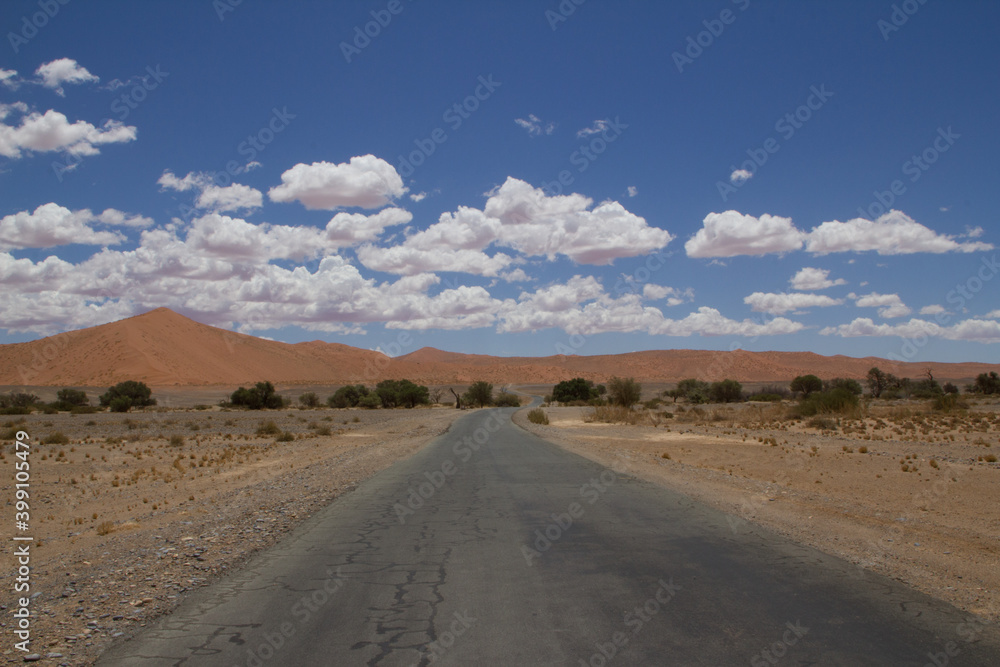 Deadvlei, das Tal des Todes in Namibia Deadvlei, das Tal des Todes in Namibia