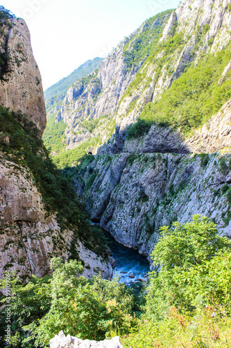 Fototapeta Naklejka Na Ścianę i Meble -  Черногория, Каньон Морача (Montenegro, Moraca canyon)