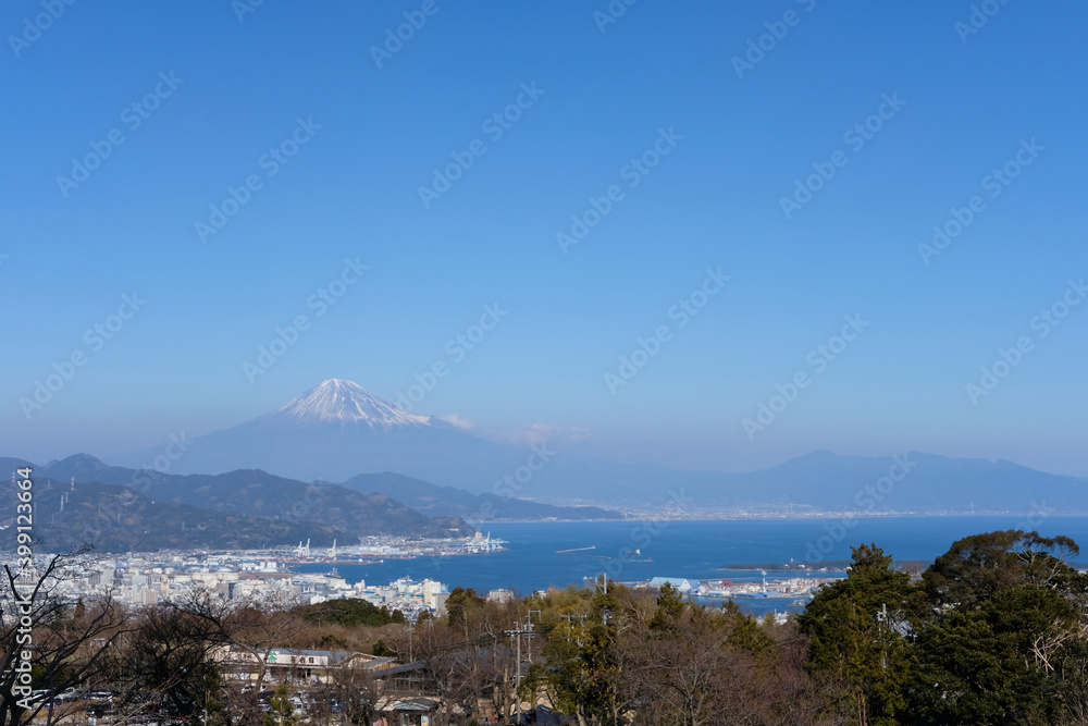 日本平の夢テラスと富士山