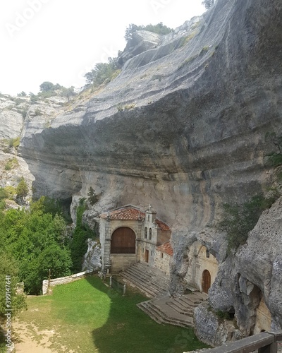 ermita en la montaña