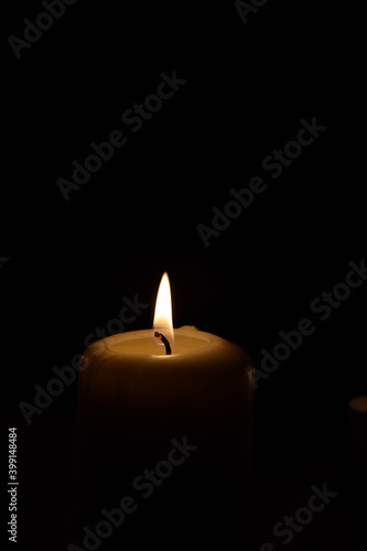 Blask świec w ciemności
