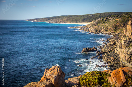 Paisaje de Mar australiano acantilados con rocas y playa