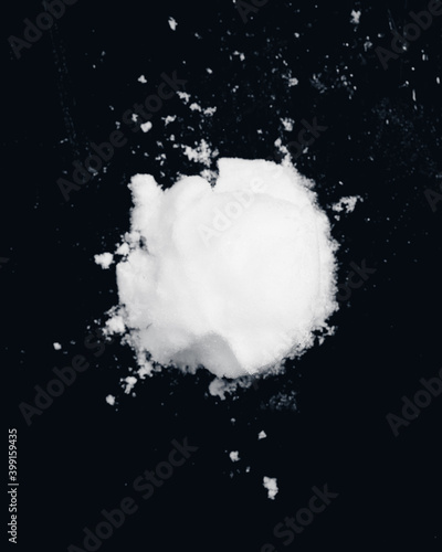 Obraz na płótnie snowball splat on black wall