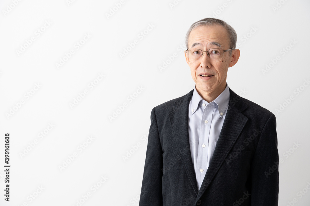 シニア男性 白バック ポートレート シニア男性 白バック ポートレート