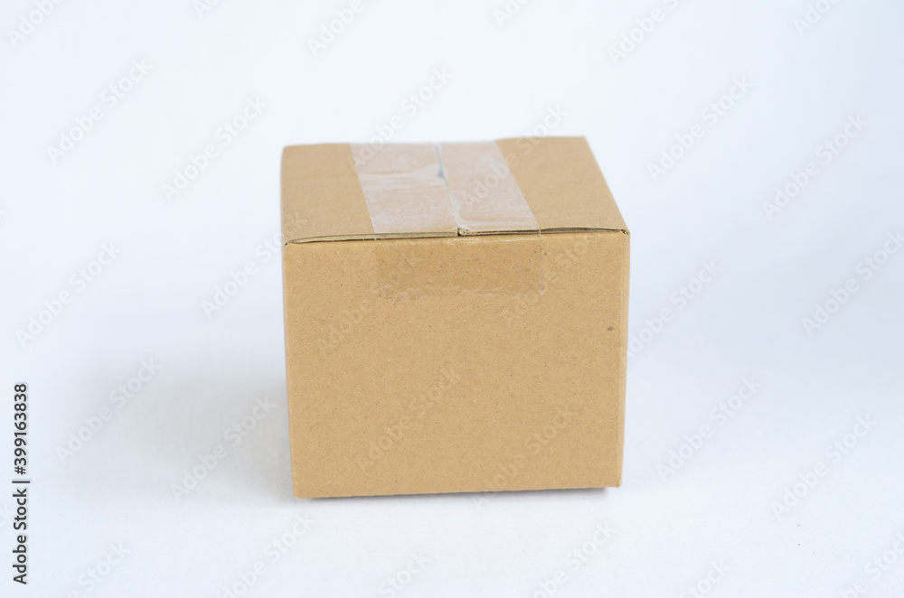 Fototapeta premium mockup cardboard brown on white background , container packaging