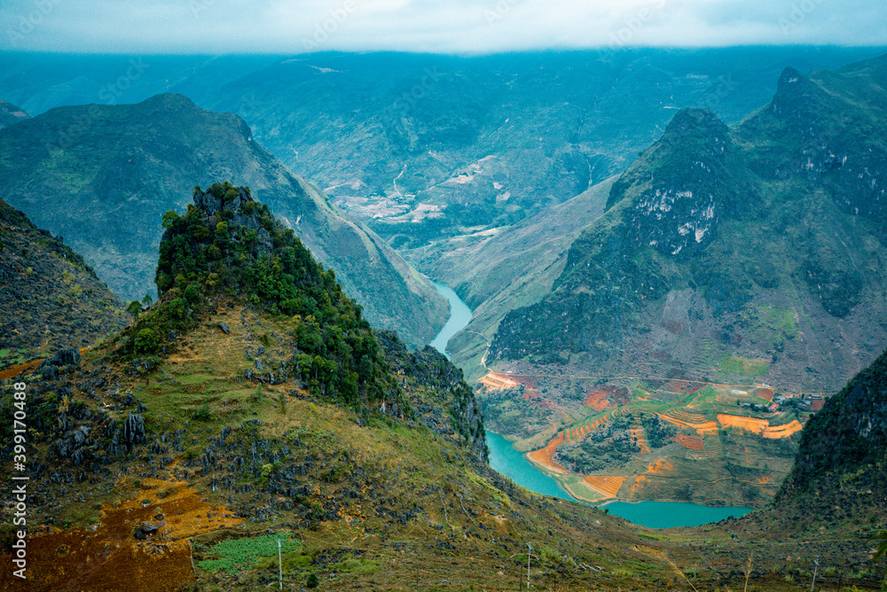 Nho Que Lake and Ma Pi Leng Mountain one of the most beautiful is a mountain and lake in Ha Giang, Vietnam.