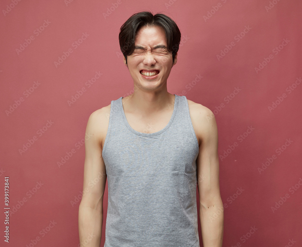 포즈를 취하는 남성 포즈를 취하는 남성