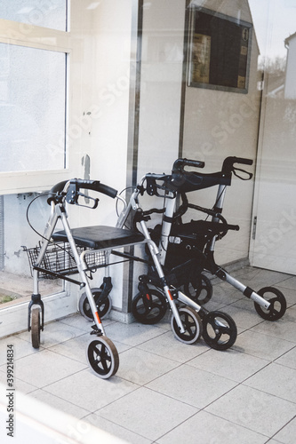 Walking aid in a row