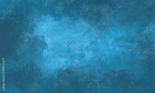 Sfondo blu azzurro con trama nuvolosa e grunge marmorizzato, nebbia morbida e illuminazione nebulosa e colori pastello. Banner web lungo. Sbiadito al centro. © Kateryna Kovarzh