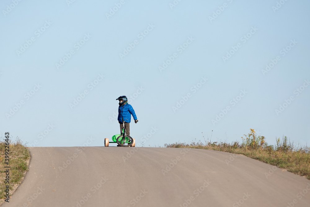 Obraz premium drift trike, drift trike coming down, trike drifting