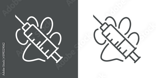 Vacuna. Asistencia sanitaria para mascotas. Logotipo zarpa de gato con jeringuilla con lineas en fondo gris y fondo blanco
