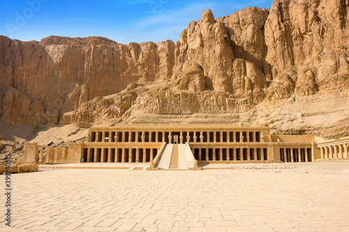 Foto Ancient ruins of Queen Hatshepsut Temple, Luxor, Egypt.