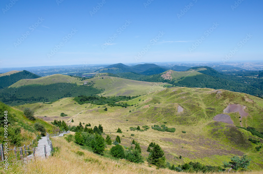 Obraz premium Hiking, Puy de Dôme, fault of Limagne, Auvergne, France