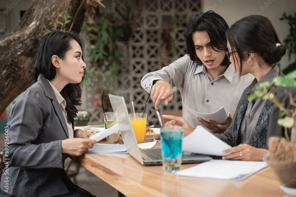 Portrait of young asian business team meeting in a cafe Portrait of young asian business team meeting in a cafe