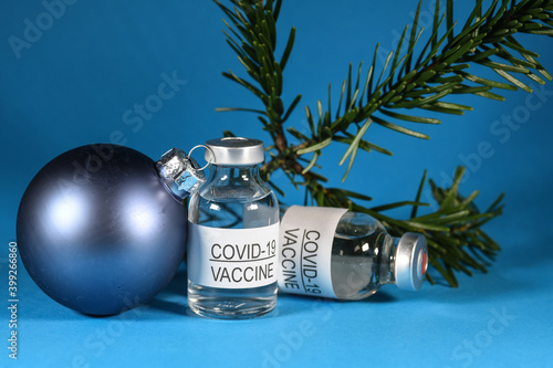 Covid-19 coronavirus maladie épidémie virus vaccin sapin Noël fete confinement