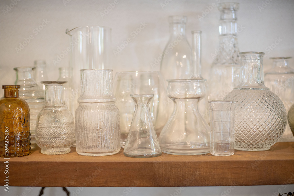 A variety of glass bottles are placed on the shelves.
A variety of glass bottles are placed on the shelves.