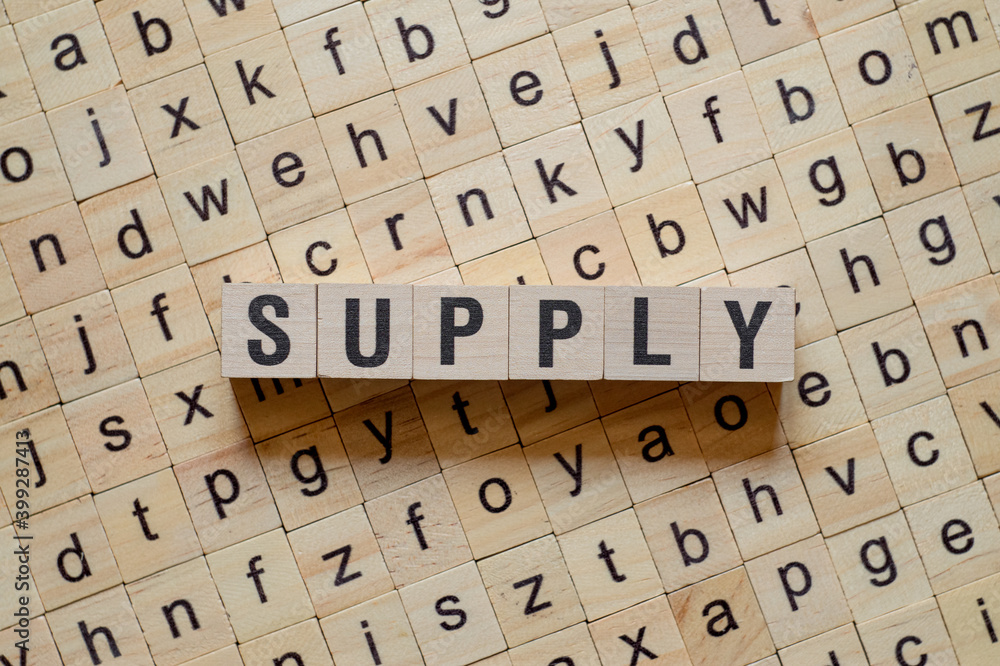 Obraz premium Supply word concept on cubes