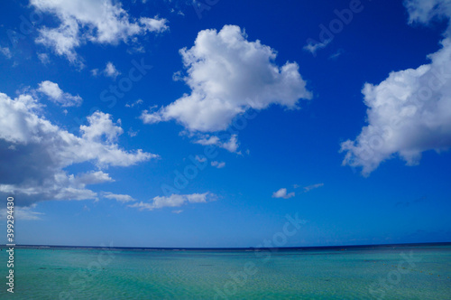 グアムの青い海