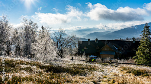 Góry, Beskid Śląski, widok z Równicy w zimie. Śląsk, Polska