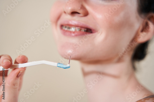 Woman cleaning her tooth