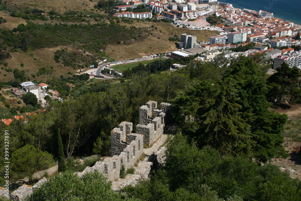 Portugal:  View the castle in Sesimbra