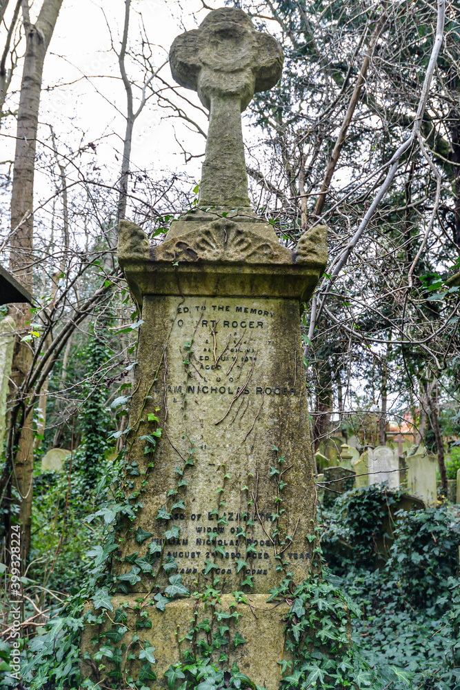 Fototapeta premium Highgate Cemetery West - London