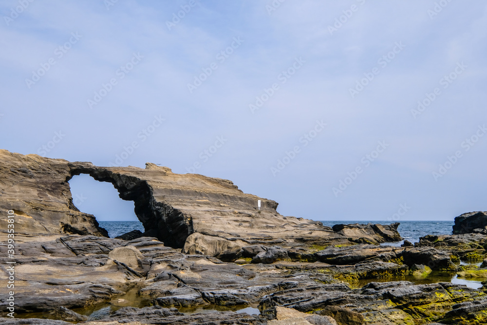 Fototapeta premium 神奈川県城ヶ島の馬の背洞門