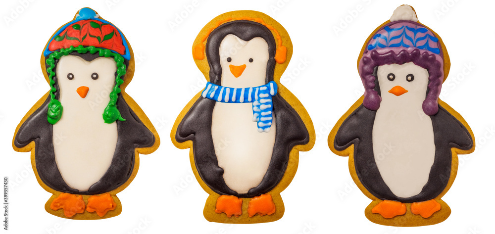 Naklejka premium Gingerbread cookie of cute penguin on white background isolated. Traditional Christmas food. Christmas and New Year holiday concept..Hand painted. Comfort food. Christmas treat.