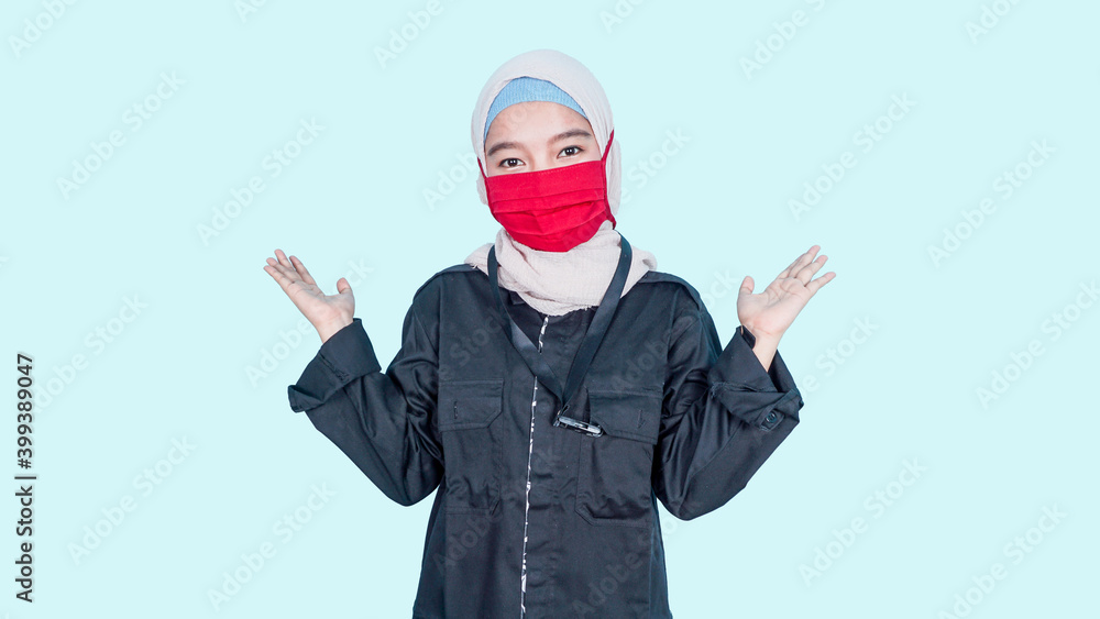 asian hijab girl in a handmade mask from the coronavirus. Design work protecting the security of disinfection of quarantine. Lack face cover. blue white background asian hijab girl in a handmade mask from the coronavirus. Design work protecting the security of disinfection of quarantine. Lack face cover. blue white background