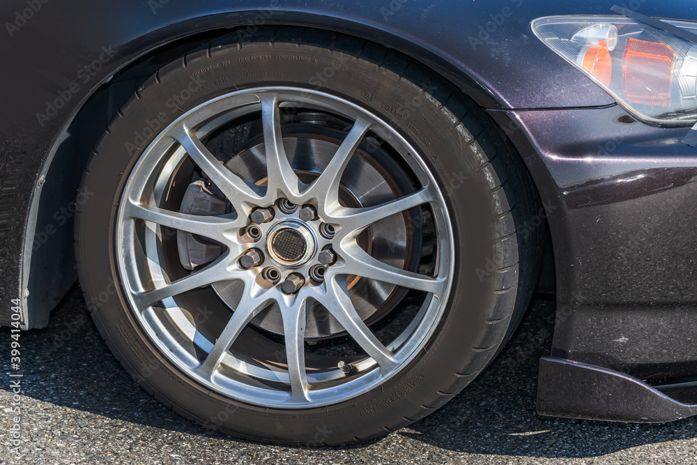 車のタイヤ ホイール old Wheel of the car 車のタイヤ ホイール old Wheel of the car