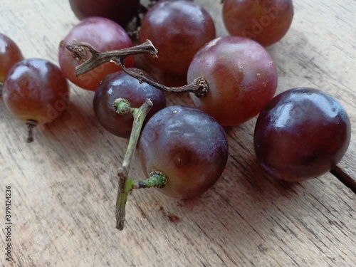 grapes © adehan