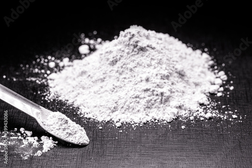 Obraz na plátně calcium chloride being prepared in the laboratory