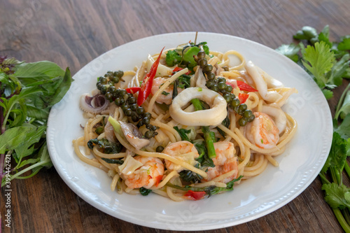 Spaghetti Thai style with fresh green pepper, squid and shrimps