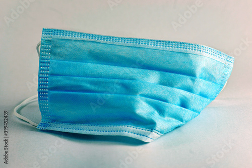 Disposable surgical mask, flat, thin, paper-like. © Bernhard