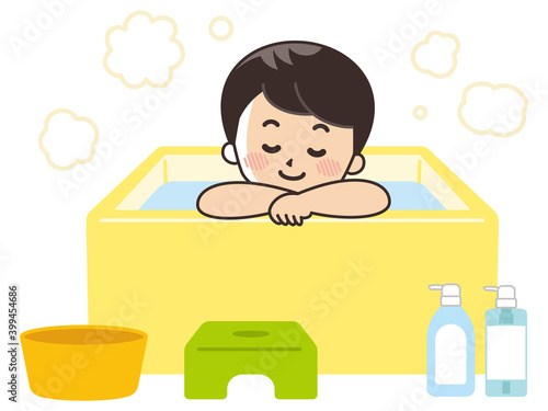 お風呂に入浴する男性