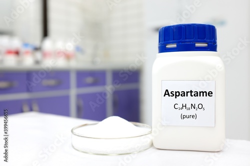 Φωτογραφία Selective focus of a bottle of pure aspartame artificial sweetener sugar substitute