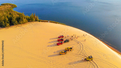 Canvastavla Aerial view of Bau Trang lake (raw of automobiles with blue sky in desert, beautiful landscape of white sand dunes), the popular tourist attraction place in Mui Ne, Vietnam