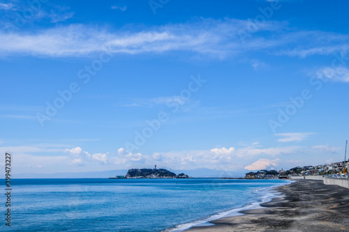 神奈川県湘南の海と江ノ島