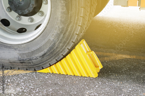 Vehicle wheel stop device