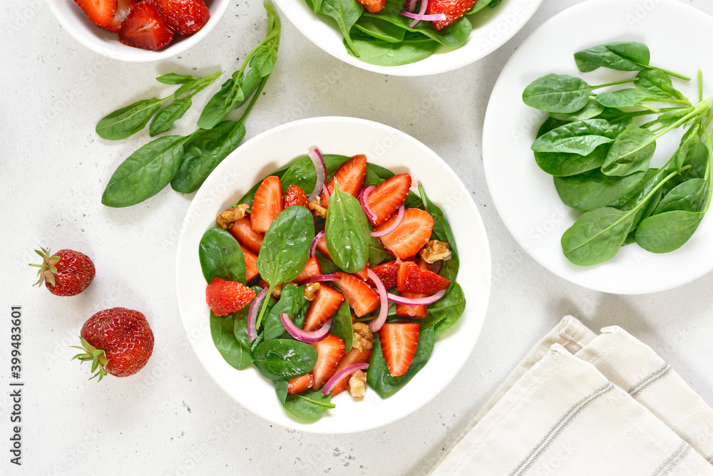Salad with strawberry, red onion and spinach Salad with strawberry, red onion and spinach