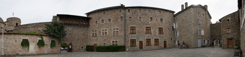 Vue panoramique du centre historique du Malzieu-Ville, France Vue panoramique du centre historique du Malzieu-Ville, France