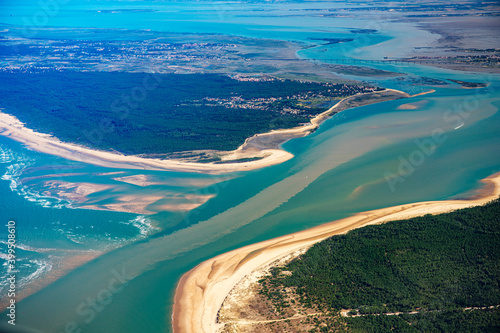 oleron island aerial view in atlantic ocean ile d'oléron dans l'océan atlantique vue du ciel et d'avion