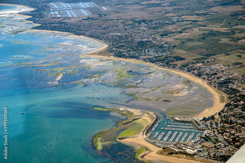 oleron island aerial view in atlantic ocean ile d'oléron dans l'océan atlantique vue du ciel et d'avion