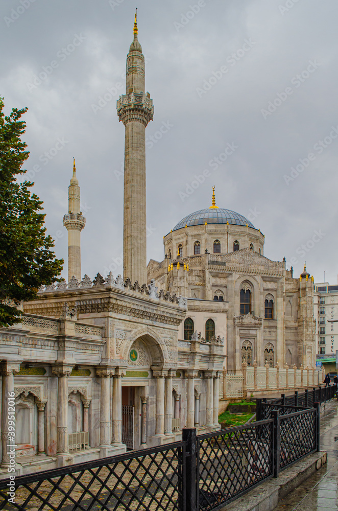 Mosque. Cityscape in Istanbul (Turkey)